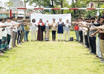 জিবাশ্ম জ্বালানি বন্ধে ও নবায়নযোগ্য জ্বালানি সম্প্রসারের লক্ষ্যে কলাপাড়ায় ৬০ তরুণের শপথ