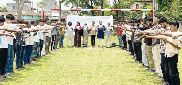 জিবাশ্ম জ্বালানি বন্ধে ও নবায়নযোগ্য জ্বালানি সম্প্রসারের লক্ষ্যে কলাপাড়ায় ৬০ তরুণের শপথ