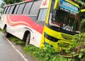 দুমকিতে দুই বাসের ক্রসিংয়ে দুর্ঘটনা, রাস্তার পাশে ছিটকে পড়ল গাড়ি