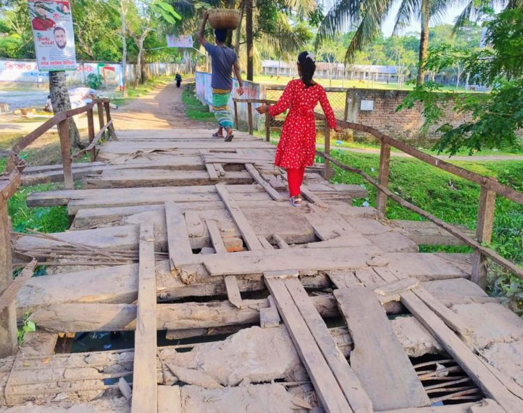 কাউখালীতে ৪ বছরেও শেষ হয়নি ১ কোটি ৩১ লাখ টাকার সড়ক ও কালভার্ট নির্মাণকাজ
