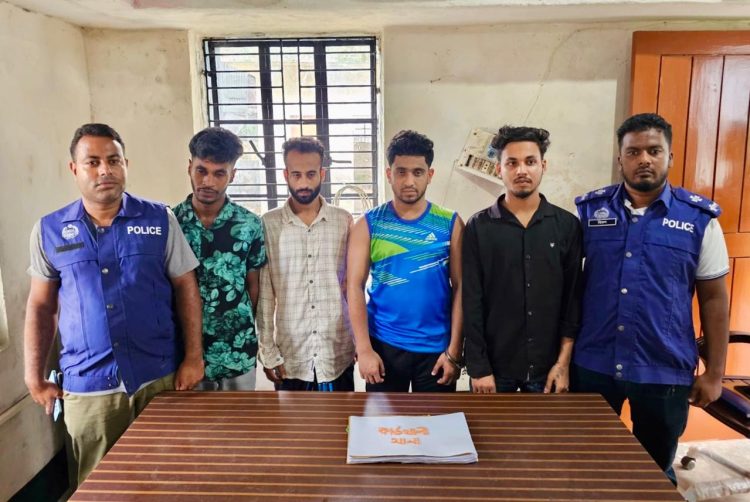 কাউখালীতে বিশেষ অভিযানে ৯৫ পিস ইয়াবাসহ ৪ মাদক ব্যবসায়ী গ্রেফতার