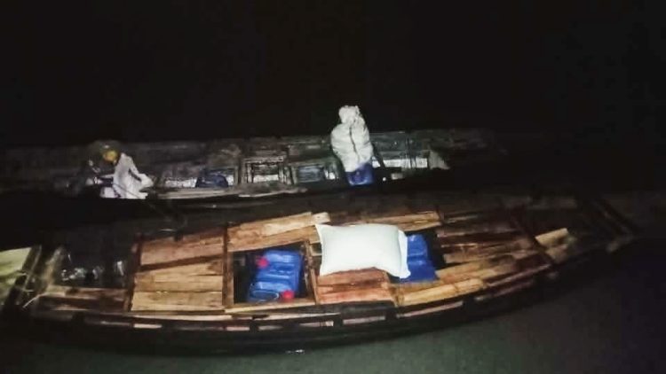 সুন্দরবনে জোংড়া খাল এলাকায় বন বিভাগের অভিযানে চারটি নৌকা ও সরঞ্জাম জব্দ