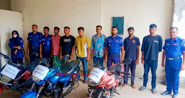 মোংলায় আন্তঃজেলা মোটরসাইকেল চোর চক্রের ৬ সদস্য আটক, ৪ টি মোটরসাইকেল উদ্ধার 