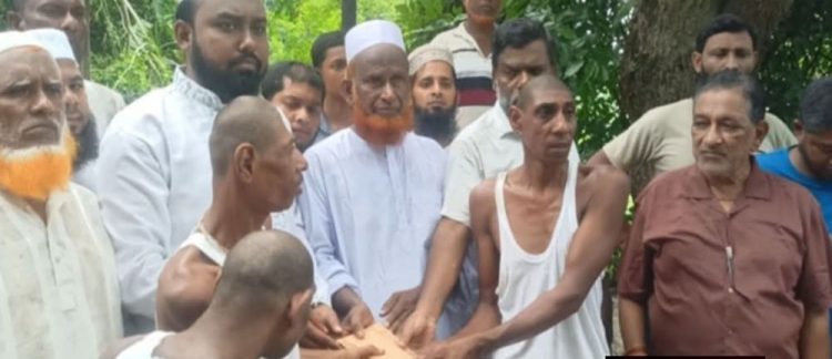 বাউফলে তিন প্রতিবন্ধী ভাইকে আর্থিক সহায়তা প্রদান