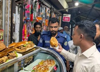 পটুয়াখালীতে অস্বাস্থ্যকর খাদ্য বিক্রির দায়ে ‘চাই পাই’ রেস্তোরাঁ সিলগালা, ২০ হাজার টাকা জরিমানা