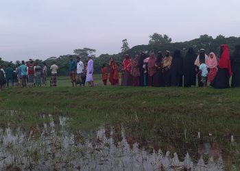 তালতলীতে ক্ষমতার দাপটে সরকারি রাস্তা কেটে ফেলায় দুর্ভোগে দুই গ্রামের দেড় হাজার মানুষ