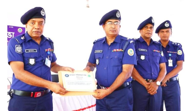 বরগুনা জেলার শ্রেষ্ঠ ওসি নির্বাচিত হয়েছেন আমতলী থানার হাচনাইন পারভেজ