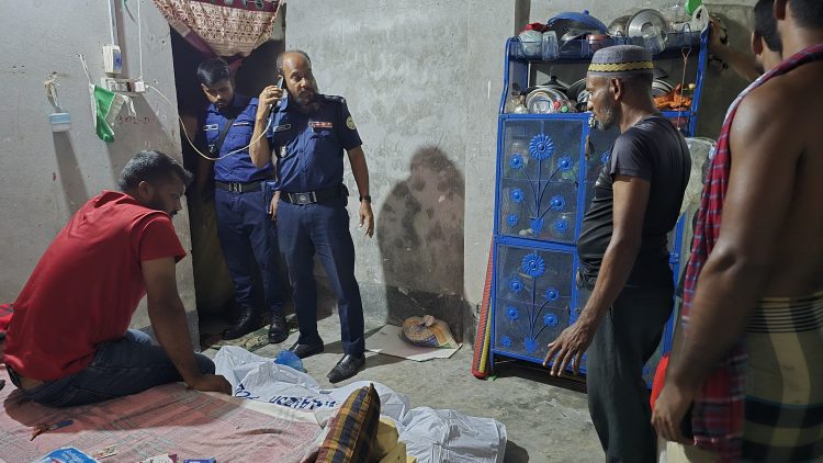 কুয়াকাটায় ভাড়া বাসার দরজা ভেঙে প্রবাসী যুবকের ঝুলন্ত মরদেহ উদ্ধার