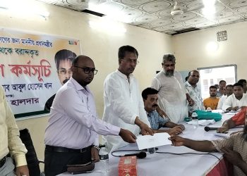 বাকেরগঞ্জে প্রধানমন্ত্রীর ত্রাণ ও কল্যাণ তহবিলের অর্থ বিতরণ