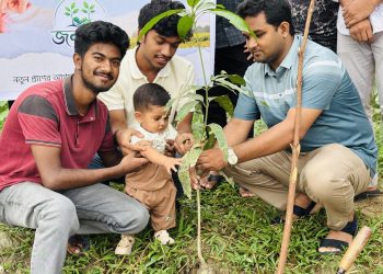 সন্তান জন্ম নিলেই উপহার দুটি গাছ, আউলিয়াপুরে ‘জন্মবৃক্ষ’ প্রকল্পের যাত্রা শুরু