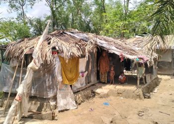 পলিথিন পাতায় মোড়ানো হাবিব-হালিমার পাশে ‘পাশে দাঁড়াই’, পাবে নতুন ঘর
