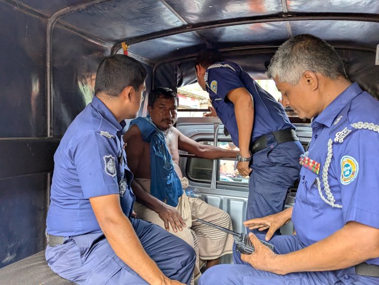 ‎পটুয়াখালীতে চতুর্থ শ্রেণীর ছাত্রীকে ধর্ষণের অভিযোগে বৃদ্ধ আটক