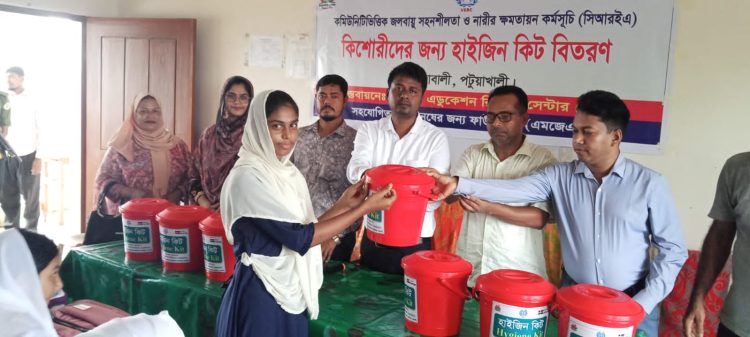 রাঙ্গাবালীতে স্বাস্থ্য সুরক্ষায় কিশোরীদের মাঝে হাইজিন কিট বিতরণ