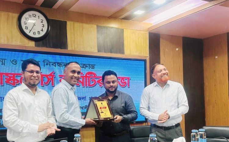 জন্ম-মৃত্যু নিবন্ধনে মে মাসে বরিশাল বিভাগের শ্রেষ্ঠ ইউএনও গলাচিপার ইজাজুল হক