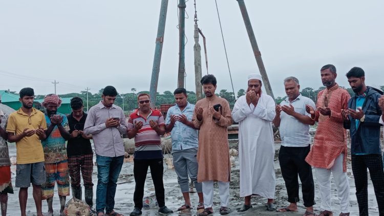 কুয়াকাটায় পর্যটকদের জন্য তিনতলা নান্দনিক মডেল মসজিদের ভিত্তিপ্রস্তর উদ্বোধন