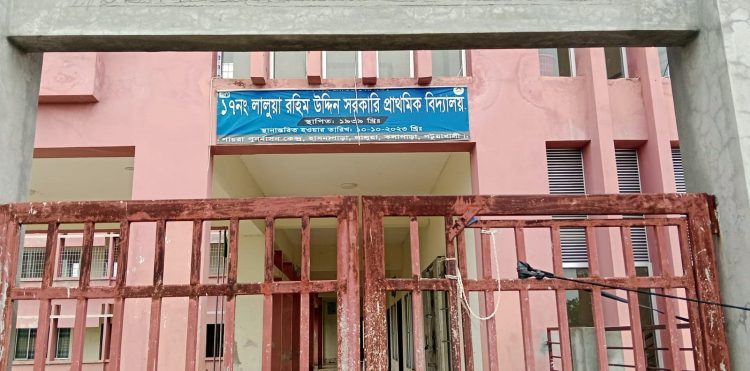 কলাপাড়ায় ম্যানেজিং কমিটির নির্বাচনে ভোটার হতে মাদ্রাসায় পড়ুয়া সন্তানের নাম স্কুলের খাতায় লেখালেন সভাপতি প্রার্থী
