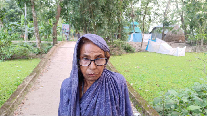 দুমকিতে ২০ বছরেও জোটেনি বিধবা ভাতা: প্রতিবন্ধী ছেলেকে নিয়ে ভিক্ষা করছেন আছিয়া বেগম