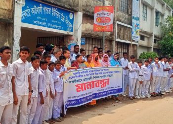 কাউখালীতে দুই সরকারি উচ্চ বিদ্যালয়ে শিক্ষক সংকট নিরসনের দাবিতে মানববন্ধন