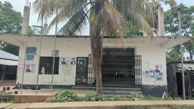 আ.লীগের প্রতিষ্ঠাবার্ষিকীতে দশমিনার স্থায়ী কার্যালয় তালাবদ্ধ, নেতাকর্মী শূন্য