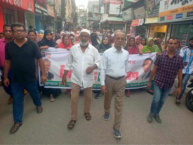 আওয়ামী লীগের ‘ষড়যন্ত্র ও নৈরাজ্যের’ প্রতিবাদে পটুয়াখালীতে বিএনপি’র বিক্ষোভ মিছিল