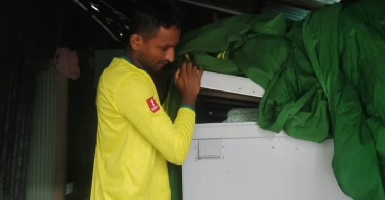 গলাচিপায় মায়ের স্মৃতিবিজড়িত এক ট্রাঙ্ক থেকে বের হলো ব্রাজিলের ২ হাজার ফুট দীর্ঘ পতাকা