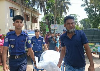 বাউফলে পানি নিষ্কাশনের পাইপ বসানো নিয়ে সংঘর্ষে ১ জন নিহত, আহত ৩; আটক ৪