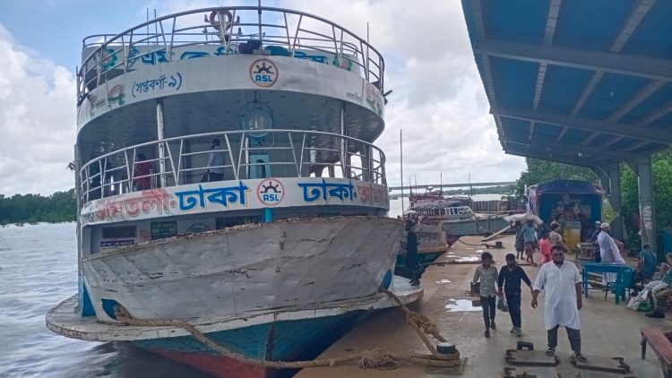 দেশের সবচেয়ে বেশি দূরত্বের ঢাকা-কলাপাড়া নৌপথে লঞ্চ চলাচলে মালিক সমিতির উদাসীনতা
