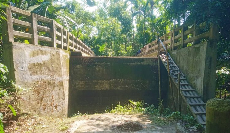কাউখালীতে ৭ বছরেও শেষ হয়নি ১ কোটি ১৪ লাখ টাকার গার্ডার ব্রিজের কাজ