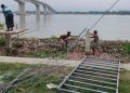 কাউখালীতে বেকুটিয়া সেতুর নিচে অবৈধ স্থাপনা উচ্ছেদ; প্রশাসনের অভিযান