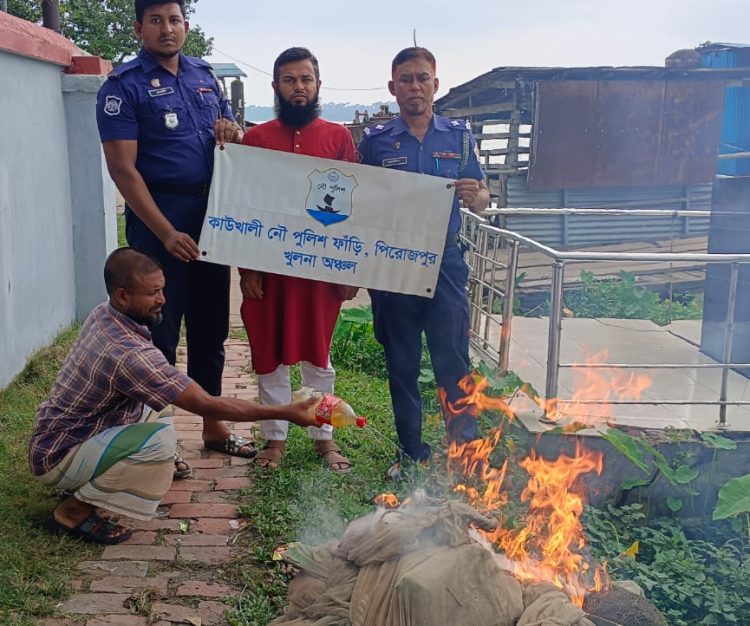 কাউখালীতে যৌথ অভিযানে ১০ হাজার রেনু পোনা উদ্ধার, ২ হাজার মিটার অবৈধ বেড়জাল পুড়িয়ে ধ্বংস
