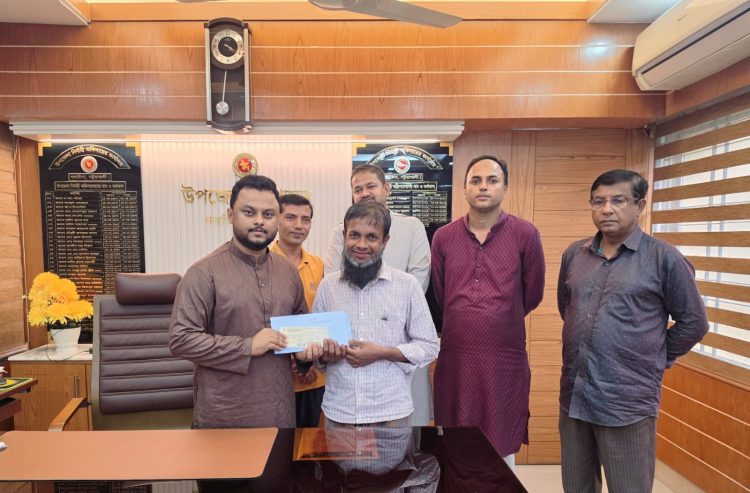 বজ্রপাতে নিহত ৪ গরুর মালিকদের আর্থিক সহায়তা দিল গলাচিপা উপজেলা প্রশাসন