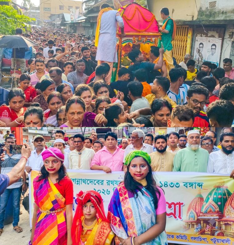 গলাচিপায় বর্ণাঢ্য আয়োজনে শ্রীশ্রী জগন্নাথদেবের রথযাত্রা উদযাপিত