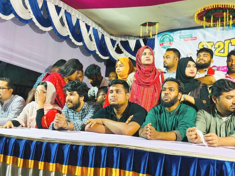 মোংলা নদীতে ঝুলন্ত সেতু ও মোংলা-খুলনা সড়ক চার লেন করতে কাজ করবে এমসিপি: হাসনাত আব্দুল্লাহ​।