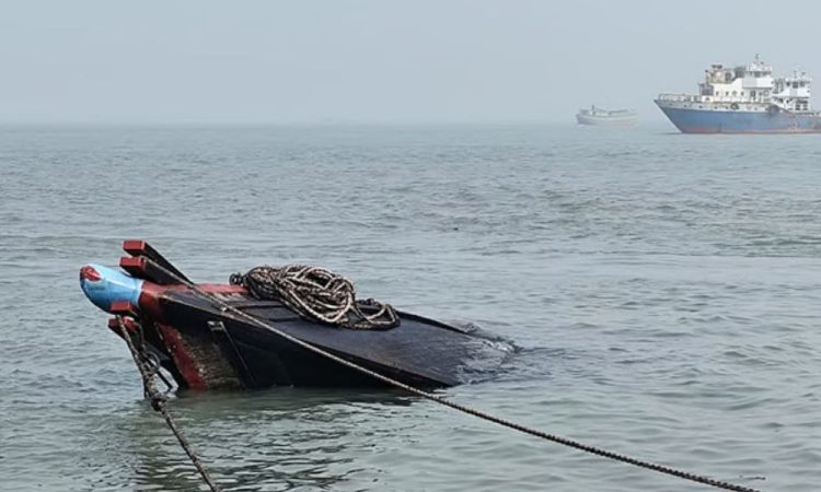 বঙ্গোপসাগরে ট্রলার ডুবি- চারদিন পর নিখোঁজ জেলে কালাম পাইকারের মরদেহ উদ্ধার!