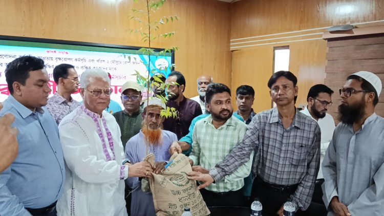 দুমকিতে ফল মেলা ও বৃক্ষরোপণ কর্মসূচির উদ্বোধন; কৃষকদের মাঝে প্রণোদনা বিতরণ
