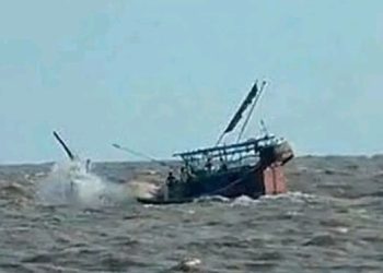 বঙ্গোপসাগরে ফিশিং বোট ডুবির ঘটনায় গলাচিপার ৫ জেলে উদ্ধার ও ৬ জেলে নিখোঁজ