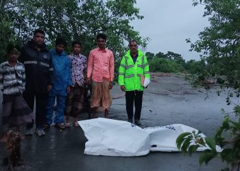 গঙ্গামতি সৈকতে ভেসে এলো অর্ধগলিত মরদেহ, পরিচয় শনাক্তে পুলিশের চেষ্টা