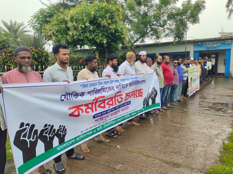 ত্রিশ বছর বিনা বেতনের এআই টেকনিশিয়ানরা কর্মবিরতিতে; গবাদিপশুর প্রজননে সংকটের শঙ্কা
