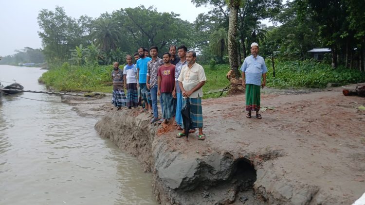 খরস্রোতা পায়রা নদীর কড়াল থাবায় পটুয়াখালী সদরের ছোটবিঘাই ইউনিয়নের ৪ টি গ্রাম প্রায় বিলীন হতে যাচ্ছে