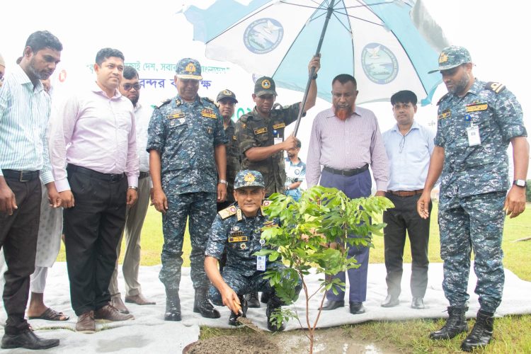 সবুজ উপকূল গড়ার অভিযানে পায়রা বন্দর: ৩০ হাজার বৃক্ষরোপণ কর্মসূচির উদ্বোধন