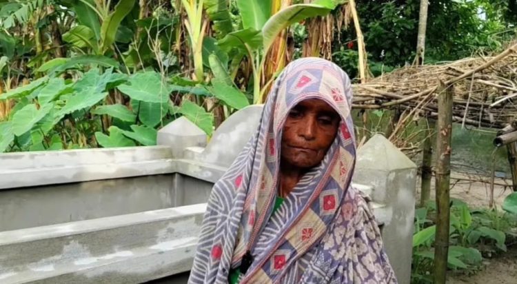 ‘মরার পরও ভরসা নেই’— সন্তানের অবহেলায় নিজের কবর নিজেই তৈরি করলেন বৃদ্ধা মা