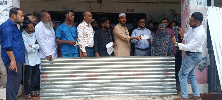 বাউফলে অসহায় মানুষের পাশে এমপি ড. শফিকুল ইসলাম মাসুদ