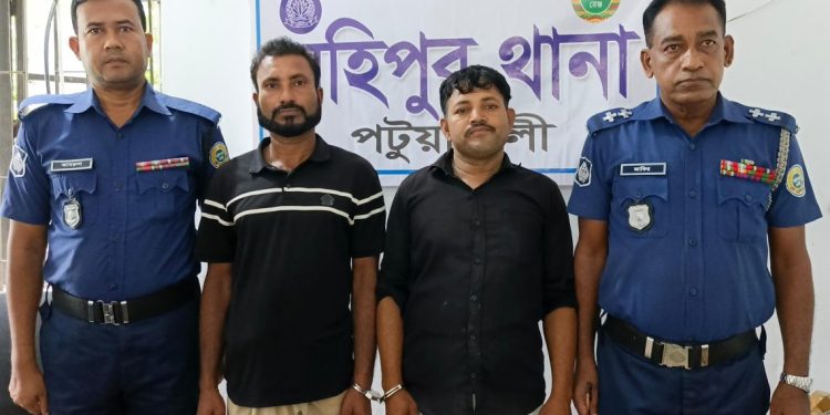 কুয়াকাটায় সাংবাদিক কে এম বাচ্চুর ওপর হামলার ঘটনায় দুই আসামি গ্রেফতার