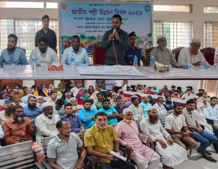 গলাচিপায় পল্লী উন্নয়ন দিবস: ১১ লাখ ৮৭ হাজার টাকার ঋণচেক বিতরণ