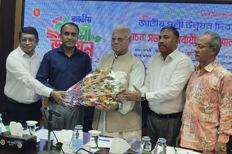 উন্নত পল্লী, সমৃদ্ধ দেশ: জাতীয় পল্লী উন্নয়ন দিবস উপলক্ষে পটুয়াখালীতে আলোচনা সভা ও সমবায়ীদের সম্মাননা