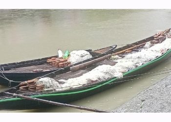ভরা মৌসুমেও কঁচা-সন্ধ্যায় ইলিশের আকাল, খালি হাতে ফিরছেন জেলেরা