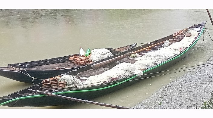 ভরা মৌসুমেও কঁচা-সন্ধ্যায় ইলিশের আকাল, খালি হাতে ফিরছেন জেলেরা