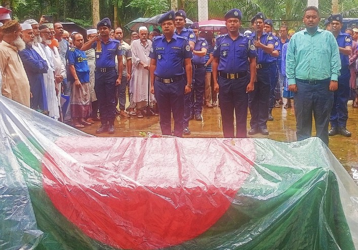 রাষ্ট্রীয় মর্যাদায় শেষ বিদায় পেলেন কাউখালীর বীর মুক্তিযোদ্ধা শাহাদাৎ হোসেন