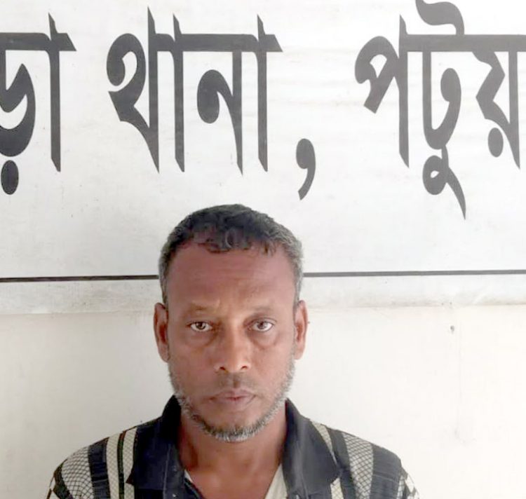 কলাপাড়ায় অন্তঃসত্ত্বা নারীকে মারধরের অভিযোগ, ভাসুর গ্রেপ্তার