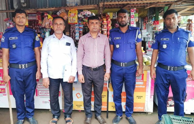 কাউখালীতে ভোক্তা অধিকার অধিদপ্তরের অভিযান: তিন প্রতিষ্ঠানকে ৮ হাজার ৫০০ টাকা জরিমানা